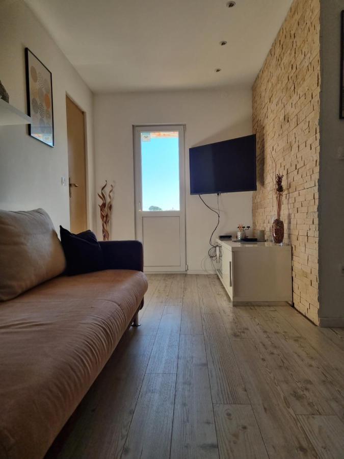 Bruno'S Poolside Apartments - Near Beach Trogir Exterior foto