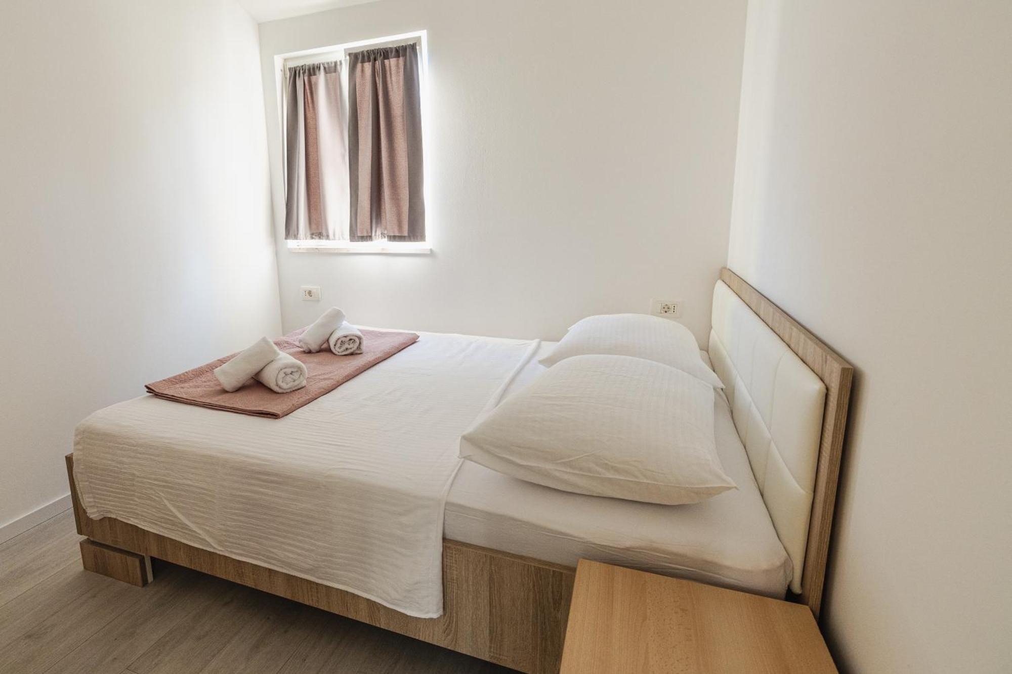 Bruno'S Poolside Apartments - Near Beach Trogir Exterior foto