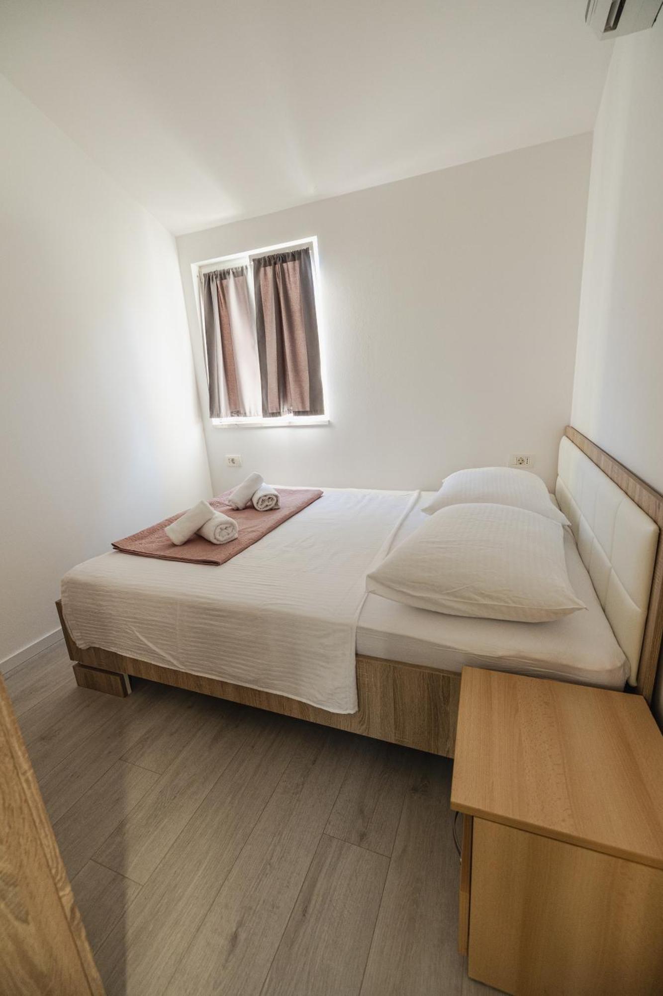 Bruno'S Poolside Apartments - Near Beach Trogir Exterior foto