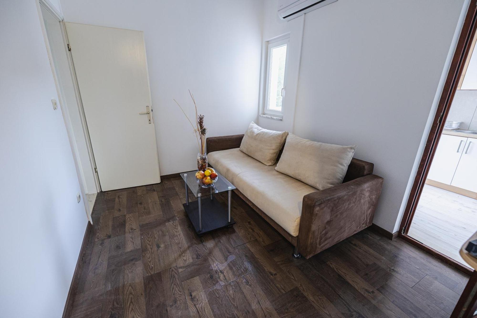 Bruno'S Poolside Apartments - Near Beach Trogir Exterior foto